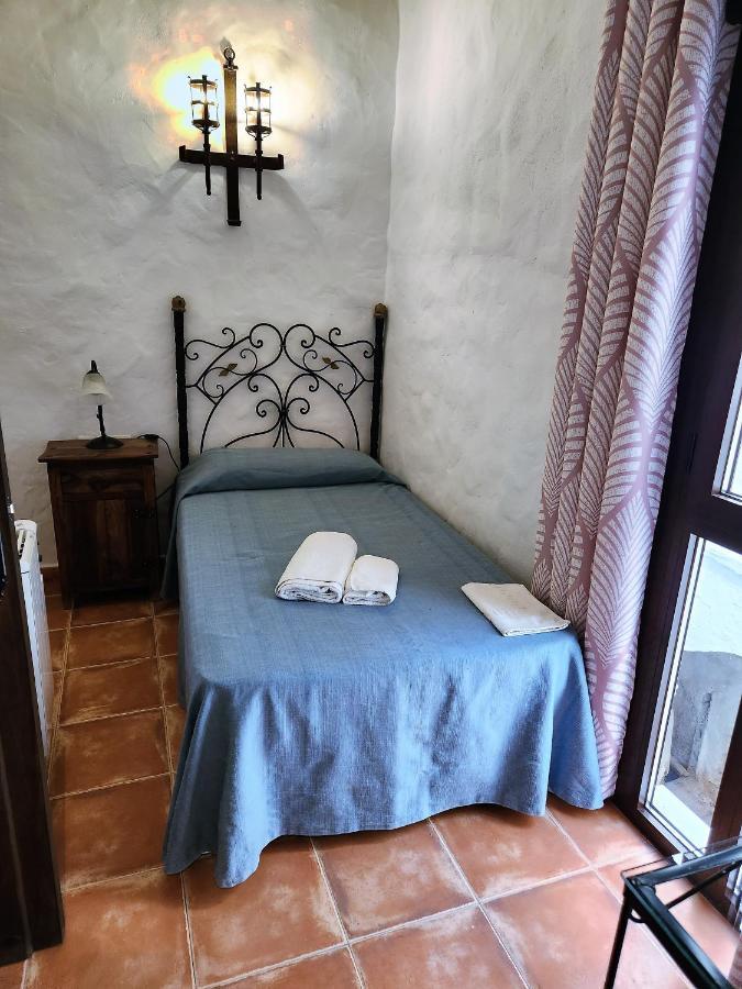 Canillas de Albaida Posada La Plaza מראה חיצוני תמונה