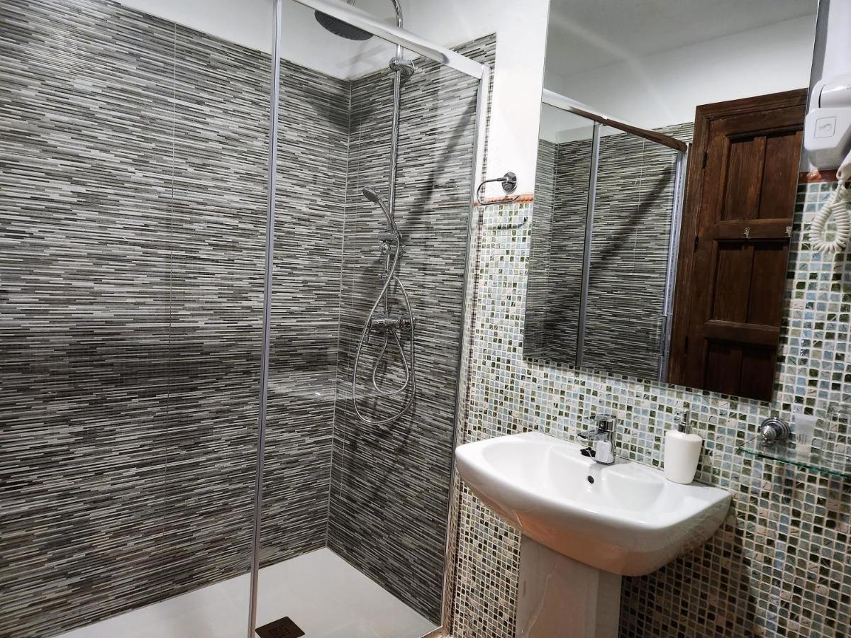 Canillas de Albaida Posada La Plaza מראה חיצוני תמונה