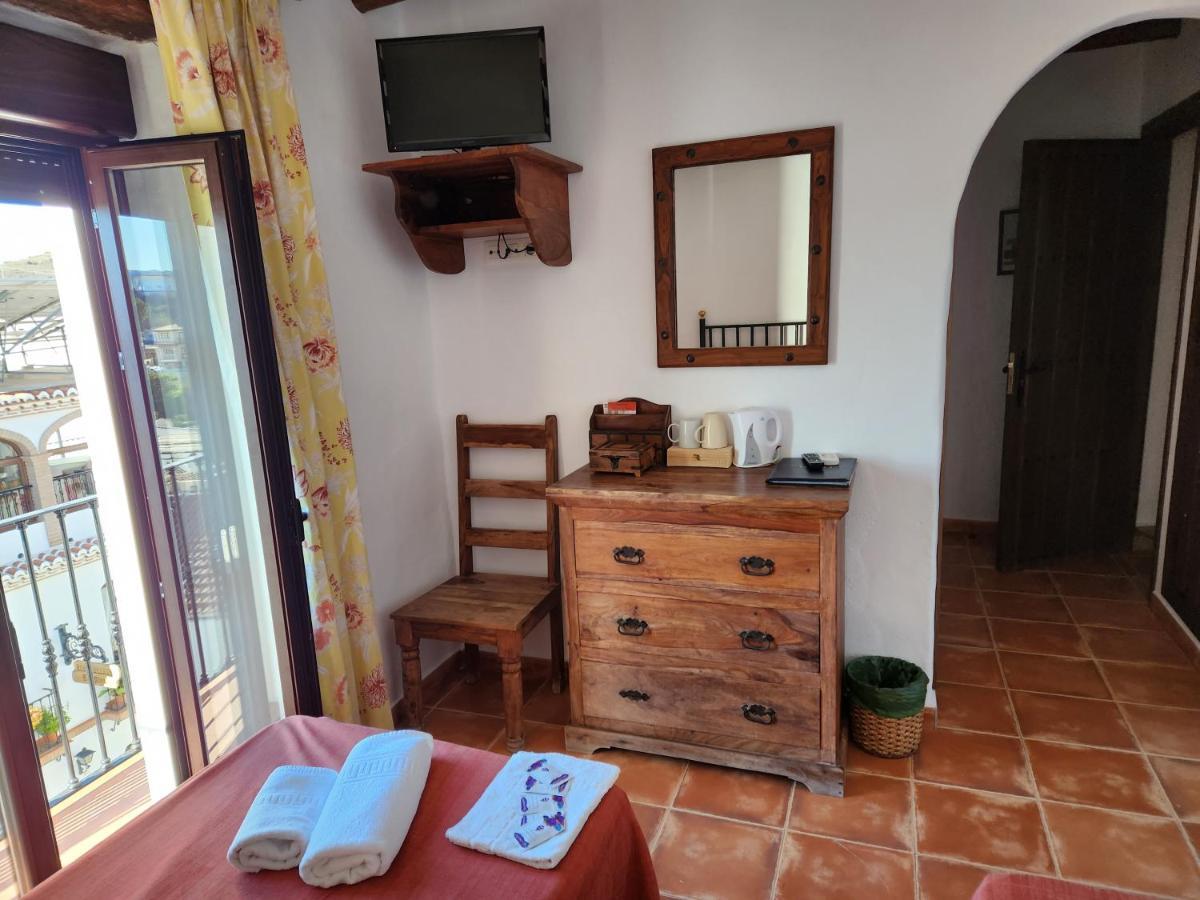 Canillas de Albaida Posada La Plaza מראה חיצוני תמונה