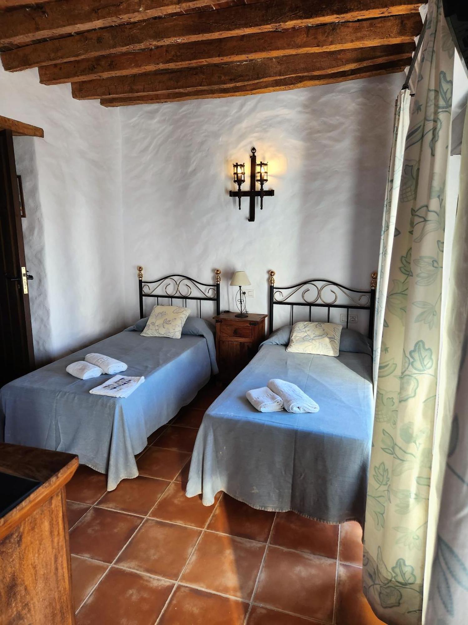 Canillas de Albaida Posada La Plaza מראה חיצוני תמונה
